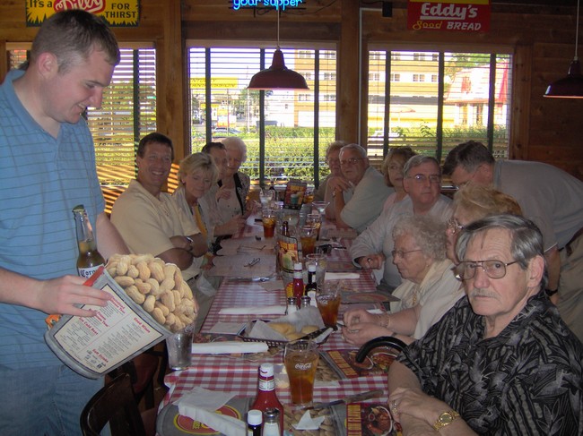 One last meal together before eveyone has to go!
