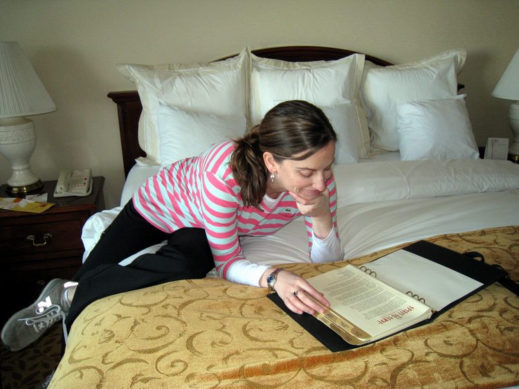 Its Jen's turn to check out the amenities!