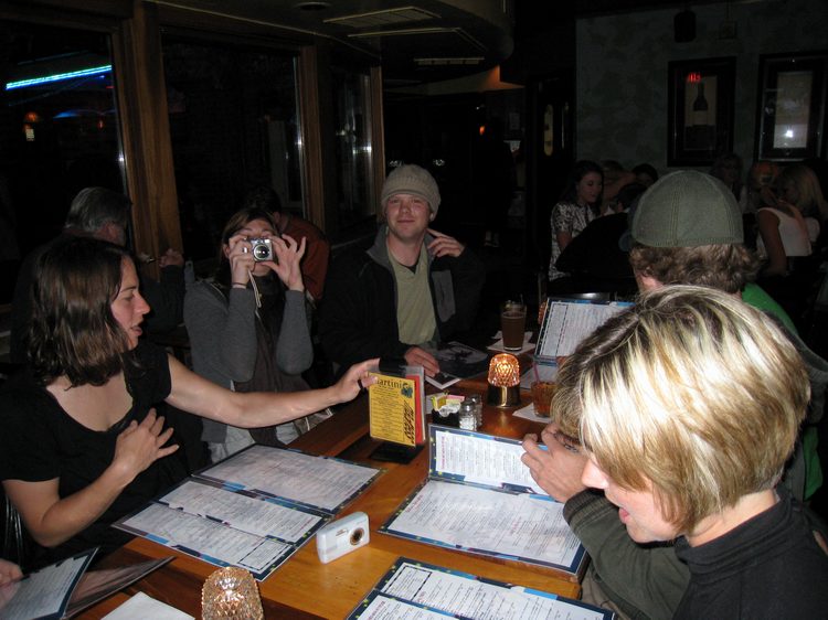 We find a fun place to dine and have some cocktails!