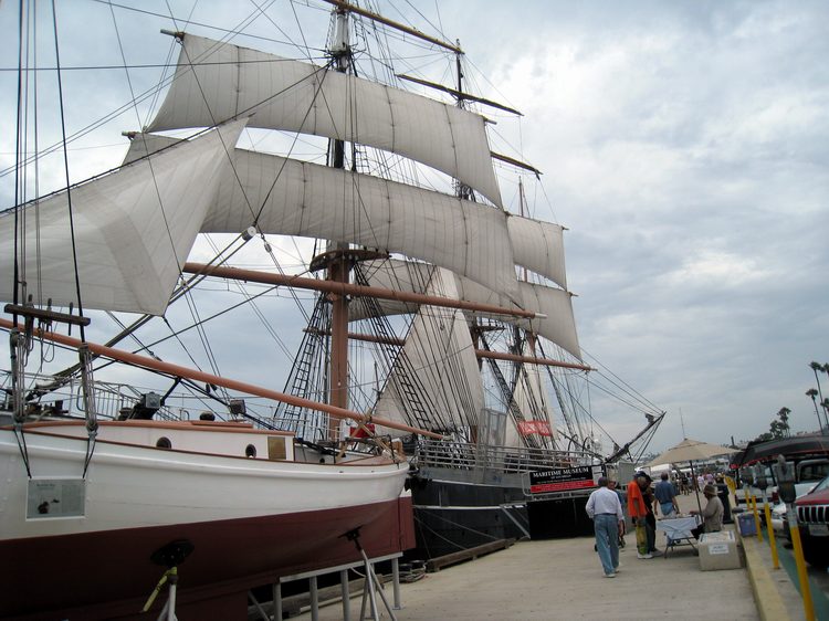 Neat sailboats by the water!